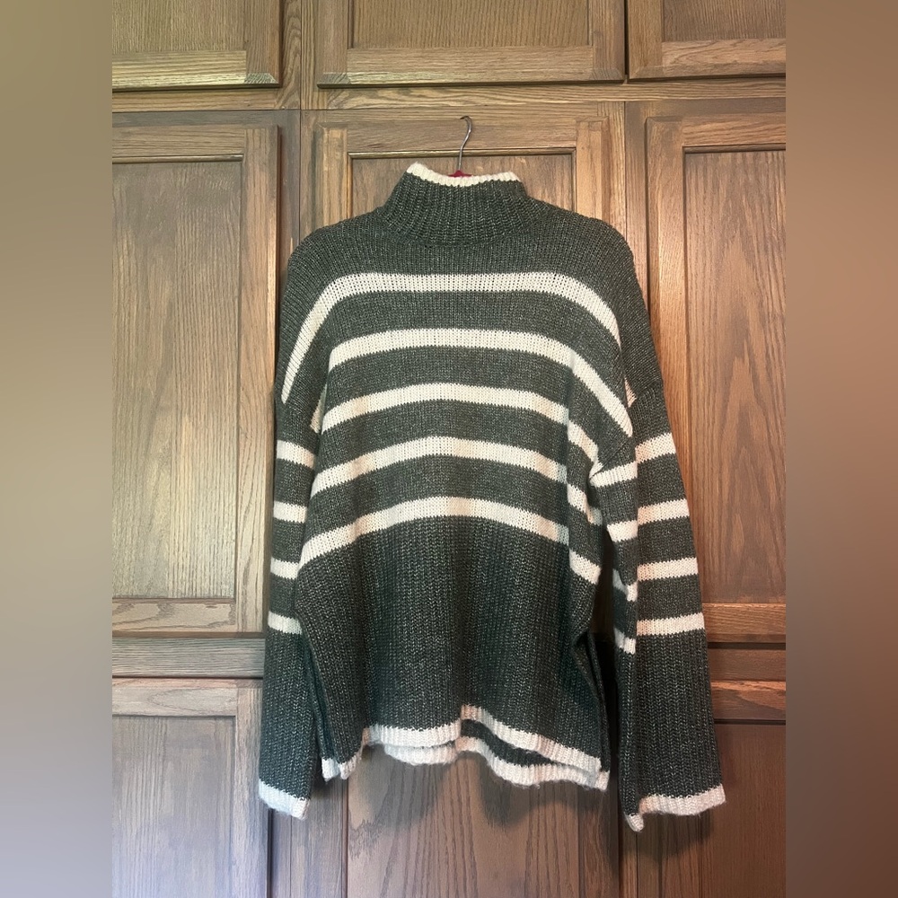 Vero Moda Green and White Knit Sweater